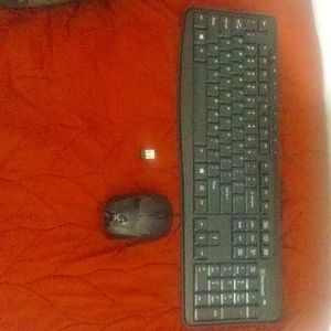 Silent wireless blackweb mouse and keyboard